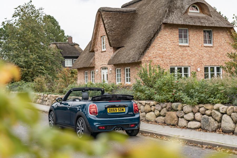  Mini Cooper S Cabrio Sidewalk (F57) 2020 года  (WW) (фото 13 из 53)